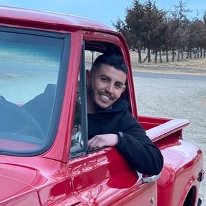 Meet your Posher, Javier